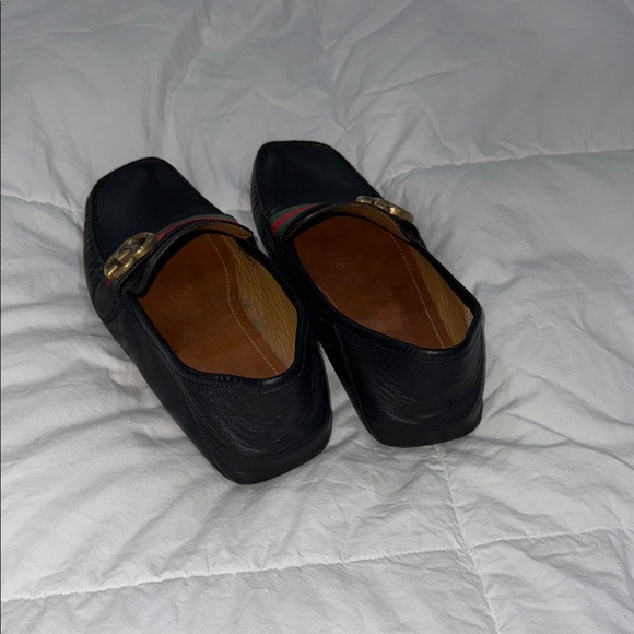Gucci Black and Green Loafers with Signature Design - Picture 8 of 8
